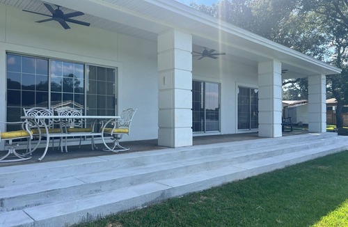 Fort Walton Beach House | Cozy cottage with water views, beach area, dock access & on-site boat launch!