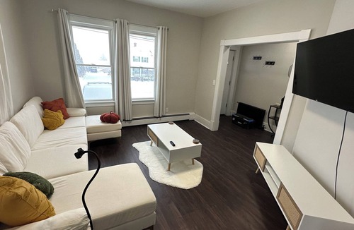 Pittsfield Apartment | Cozy Duplex in Pittsfield: 1 Mile to Onota Lake – Near Bousquet & Jiminy Peak