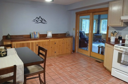 Woodgate House | Cozy Elm- Family oriented neighborhood w/Lake-rights to White Lake