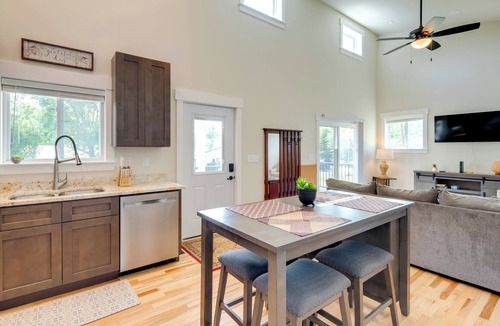 Valley Hill House | Cozy Hendersonville Home .05 Mi to Acusta Trail