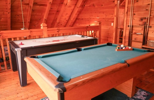 Sevierville Cabin | Cozy Log Cabin Near Dollywood | Hot Tub, Game Loft & Free Attraction Tickets