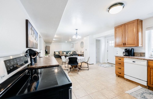 Mapleton Apartment | Cozy Mapleton Residence
