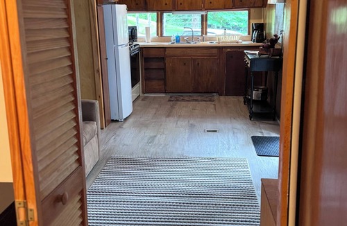 Sidney House | Cozy Messalonskee Lake Cabin – Dock, Kayaks & Family‑Friendly, Sleeps 5