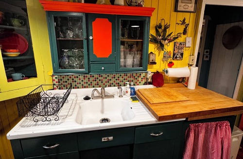 Mount Gretna Cottage | Cozy Mount Gretna Chautauqua Cottage near Hershey with treehouse porch