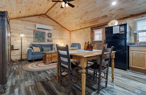 Stanton Cabin | Cozy Mountain Cabin - Daniel Boone Forest near Red River Gorge & Hollerwood!