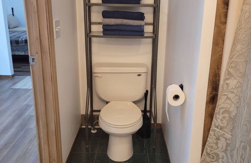 Patten House | Cozy open space apt with lg kitchen & access to trails for outdoor enthusiasts!