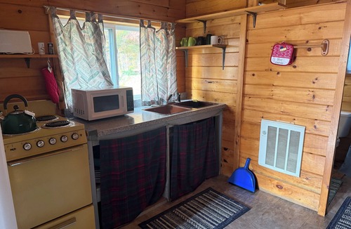 Aroostook Cabin | Cozy quiet 1-bedroom cabin in marvelous Oakfield with heat!