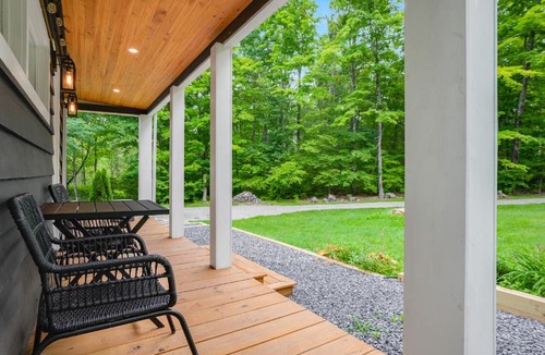 Ancram House | Cozy Renovated Rustic Cabin Retreat in the Hudson Valley