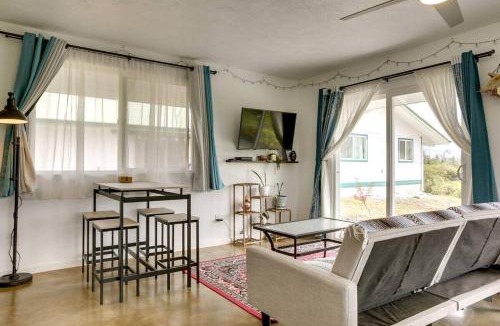 Keaau Apartment | Cozy Space - 1 Mi to Ocean!