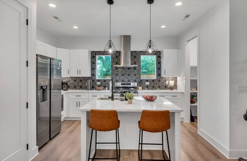 Talbot's Corner House | Cozy Townhome in Charming East Nashville with 2 Master Suites, Private Bathrooms