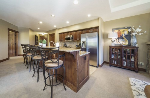 Breckenridge Condo | Crystal Peak Condo | Spectacular Views, Steps To Peak 7, Hot Tubs, and Gondola on-site
