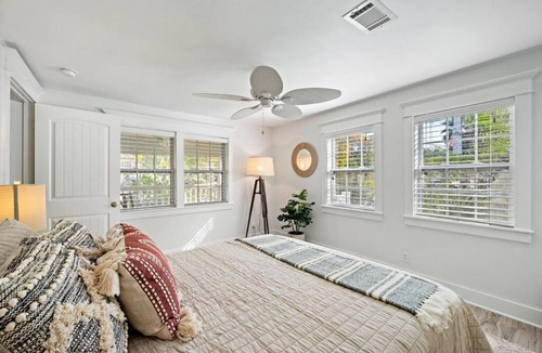 Clear Lake Shores House | Cute bungalow with massive deck and fire pit, walk to Kemah Boardwalk