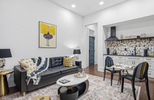 Downtown Jacksonville Apartment | Decadent Studio at the Raven Pool OnSite Parking