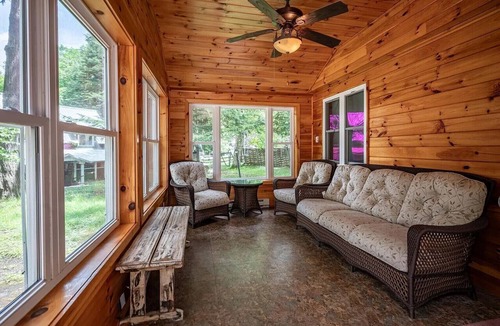 Inlet Cottage | Delightful Pinecone cottage in the charming village of Inlet