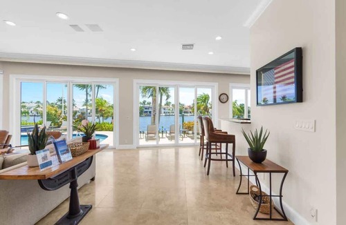 Delray Beach Villa | Delray Beach Intracoastal Elegance Waterfront pool