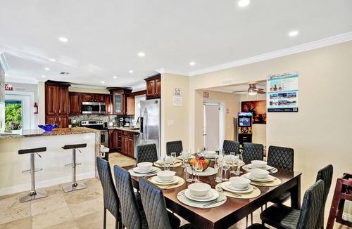 Dania Beach House | Deluxe Home Heated Pool & Jetted Tub near Beach & Casino