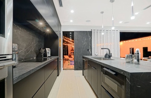 Buena Vista Villa | Design District Villa With POOL 10 Min from SB