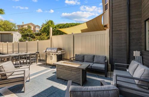 Cottonwood Heights House | Designer home 20 mins to Skiing & SLC Downtown