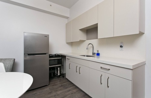Hawaii Kai Condo | Designer Studio in Hawaii Kai! Close to beaches, shopping, and hiking!