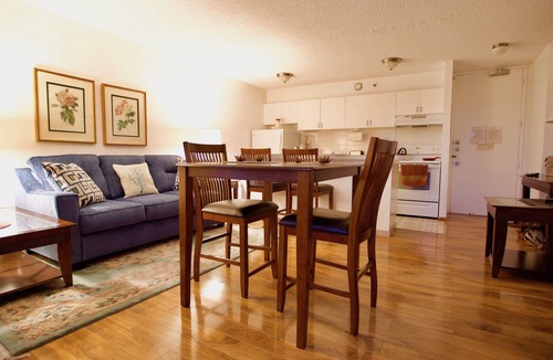 Waikiki Apartment | Diamond Head & Ocean View - Free Parking - Walk to the beach.