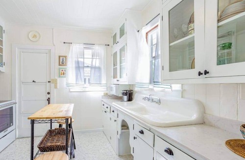 Diamond Head - Kapahulu - St. Louis House | Diamond Head Views, Steps to Waikiki Beach