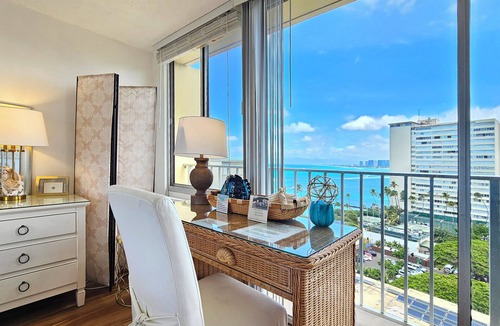 Honolulu Apartment | Diamondhead Beach Hotel PH02/King Bed Studio, Gold Coast Penthouse Paradise