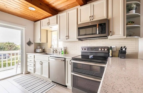 Melbourne Beach House | 🌅 Direct OCEAN-FRONT townhome - Stone throw to the waves 🌊