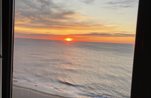 North Ocean City Condo | DIRECT OCEANFRONT VIEW CALL HOST NOW FOR DISCOUNTS FOR AUG SEPT OCT FREE LINENS