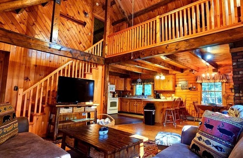 Beaver Cove Cabin | Dog-Friendly Cabin Near the Lake with Kayaks in Maine