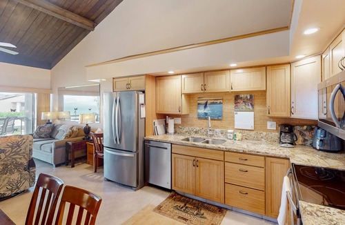 Kihei Condo | Dog-friendly condo with furnished lanai & washer/dryer plus pool & tennis