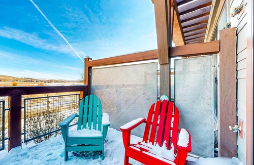 Kimball Junction Condo | Dog-friendly Newpark townhome with private hot tub, washer & dryer, & central AC