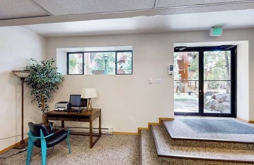 Four O'Clock Condo | Dog-friendly ski condo with hot tubs, grills, & gym