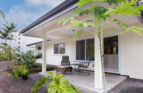 Orchidlands Estates House | Dog-friendly tropical escape with fast WiFi, W/D and partial AC - close to beach