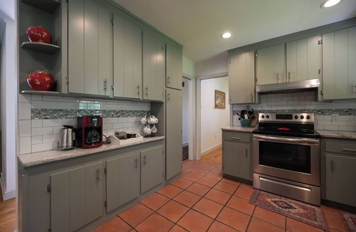 Kenilworth House | Don’t miss a minute of AVL! Nana’s Place is minutes from everything AVL!