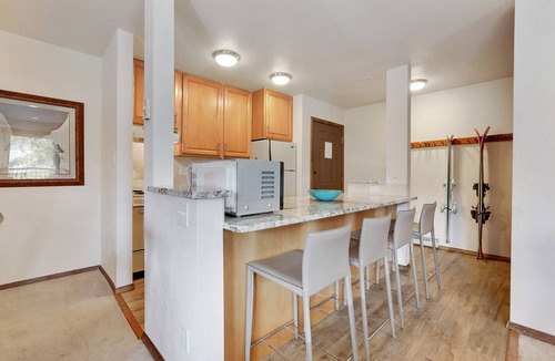 Four O'Clock Condo | Double Eagle @Snowflake Lift - Ski in ski out- 3 Br 2 Ba - Walk To Everything!