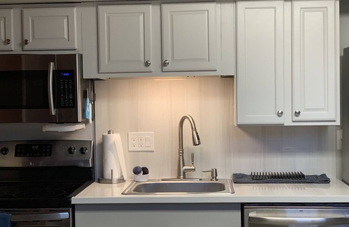 Melbourne Ski Chalet | Downtown, 1 BR, Apt, 2 beds, 1 Bath, A-Frame, laundry, kitchen, 2m2 beach!