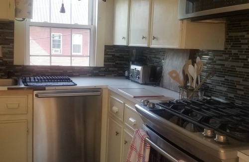 Hallowell Apartment | Downtown 3BD, 1.5BA Downtown Apt with River/Park View