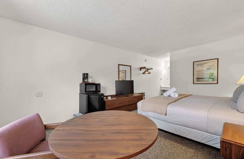 Manitou Springs Hotel | Eagle Motel Suite 225