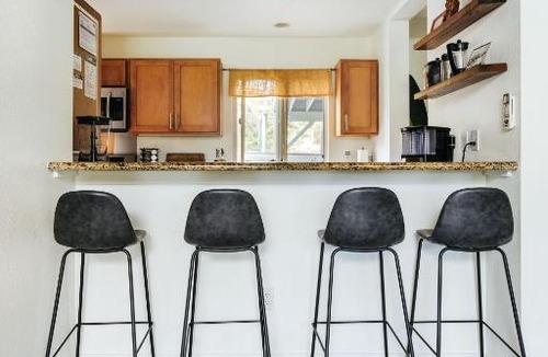 Kailua-Kona House | Earthy Beach House