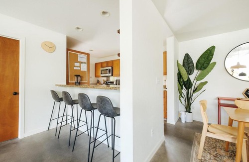 Kailua-Kona House | Earthy Beach House