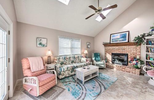 East Earl House | East Earl Retreat w/Hot Tub < 4 Mi to Town!