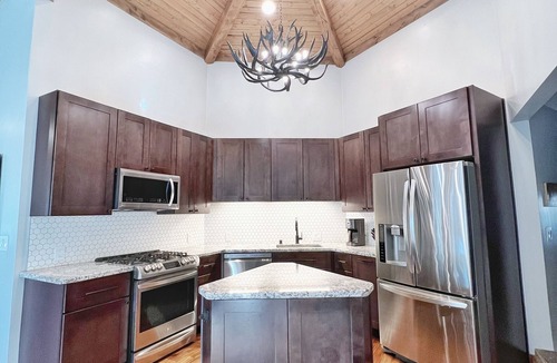 Echo Lake Cabin | Echo Summit Cabin: Hot Tub, 1mi to Sierra at Tahoe