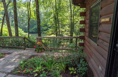 Cedar Mountain Cabin | Emerald Lake Cabin - Fishing - Couples - Lakefront - Cozy