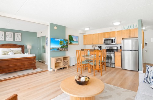 Waikiki Condo | Enjoy Mountain Views w/Free Parking + Near Beach