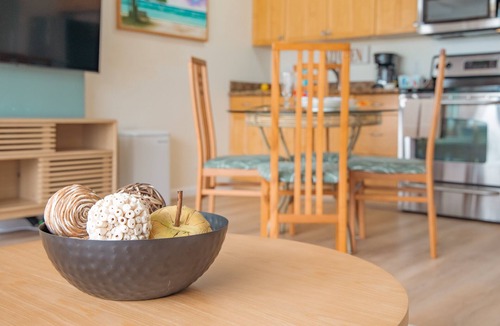 Waikiki Condo | Enjoy Mountain Views w/Free Parking + Near Beach