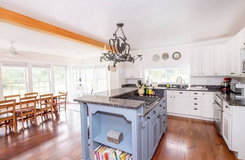 Kingston House | Entire Property Sleeps 10: Farmhouse and Barn Apartments