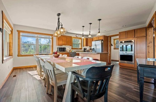 Chalet Village North Cabin | Epic View HotTub PoolTable 2 King/Queen Suites