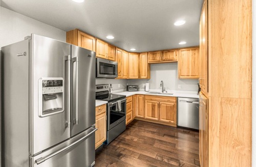 Woodland Park House | Epic Views, Modern Cabin, Hot tub, Family & Pets