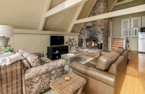 Chalet Village Cabin | EpicView | HotTub | PoolTable | free Dollywood tkt