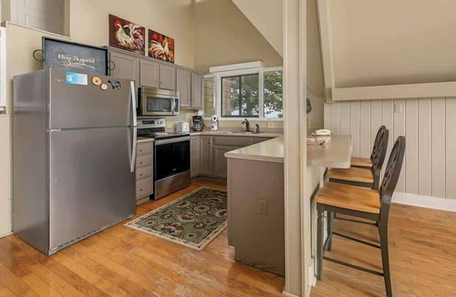 Chalet Village Cabin | EpicView | HotTub | PoolTable | free Dollywood tkt